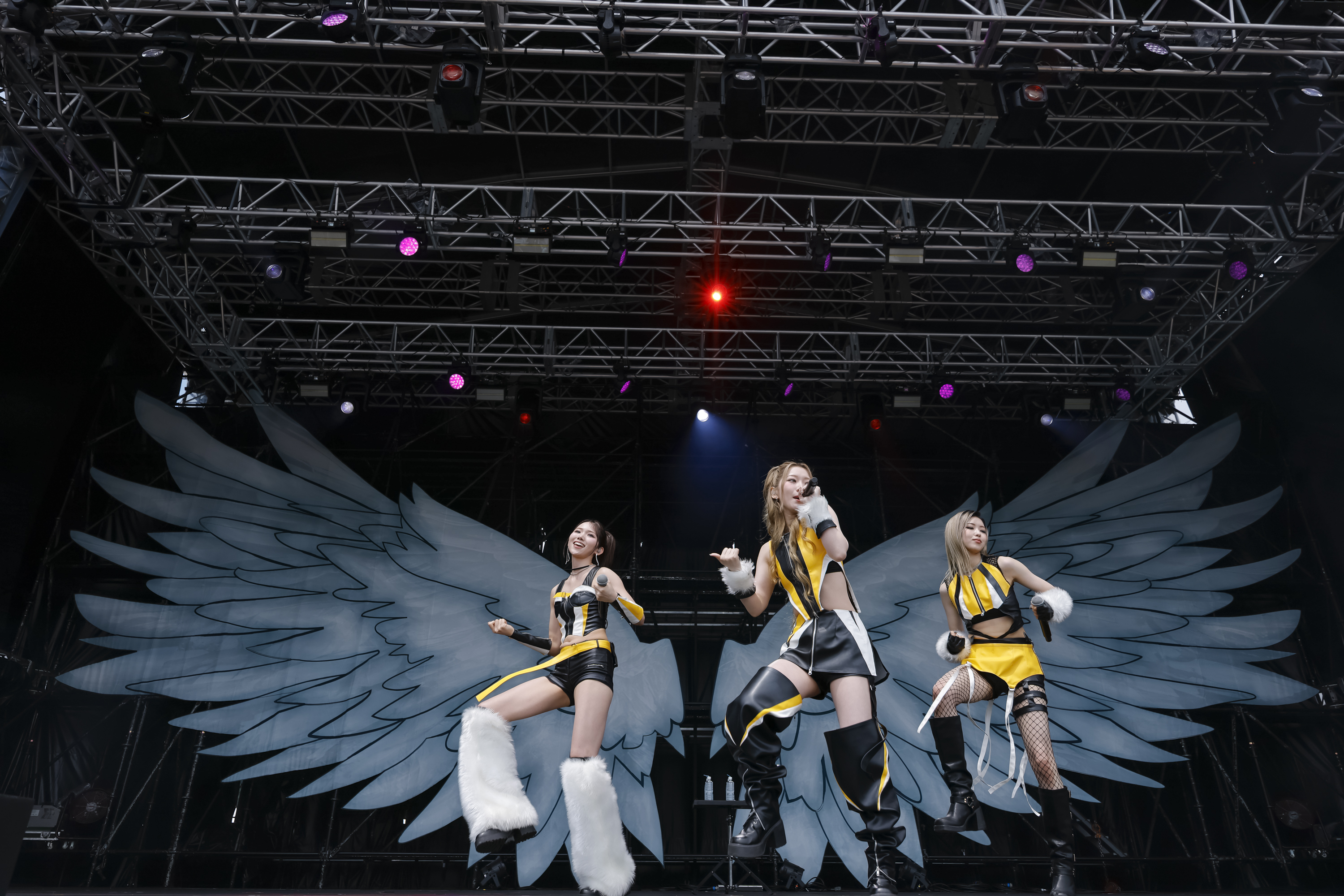 【SetList + Live Photos】IS:SUE